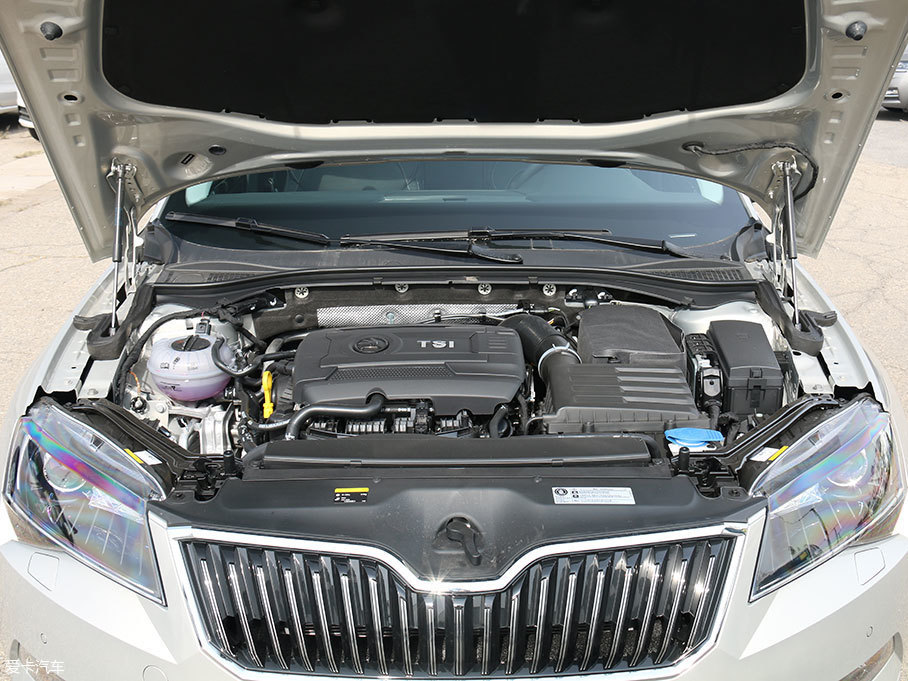 实拍车型搭载的是代号为ea888的1.