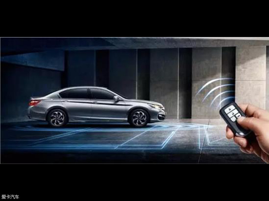 发动机远程启动即车辆通过遥控钥匙发来的讯号来启动发动机.