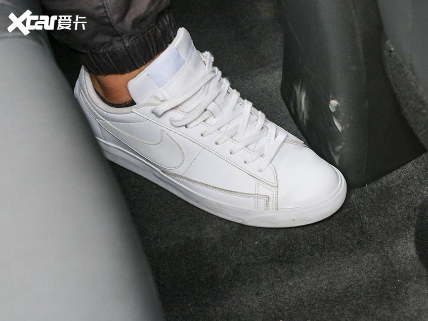 新一代悦纳后排地台