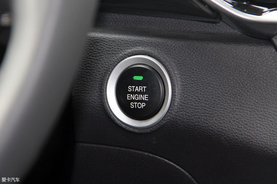 中高配车型才配备有一键启动按钮,并且不支持选装,这点是比较遗憾的.