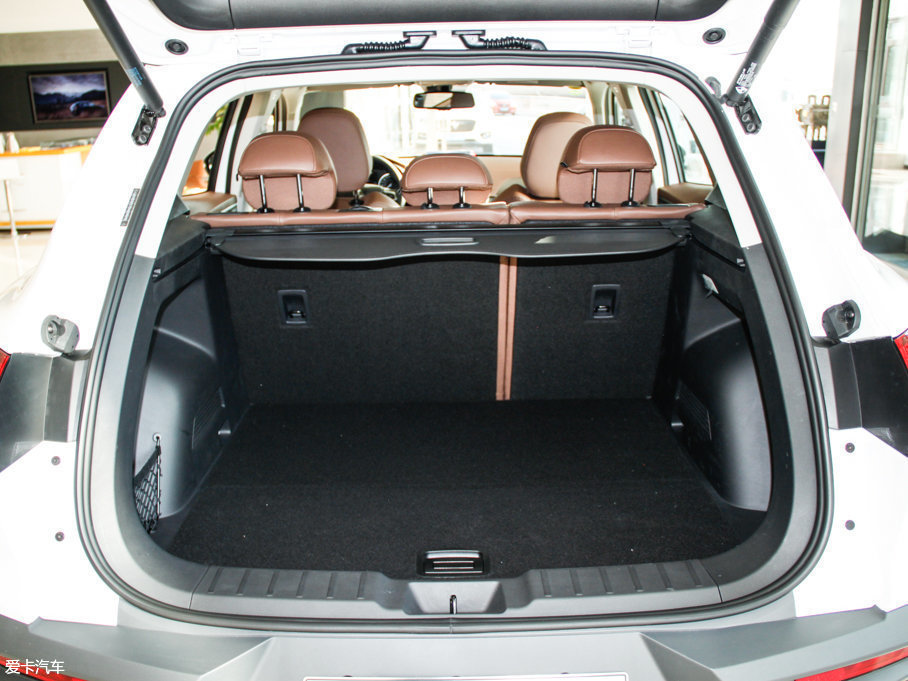 下的容积为465l,如果将后排座椅全部放倒,储物空间将可以拓展至1230l
