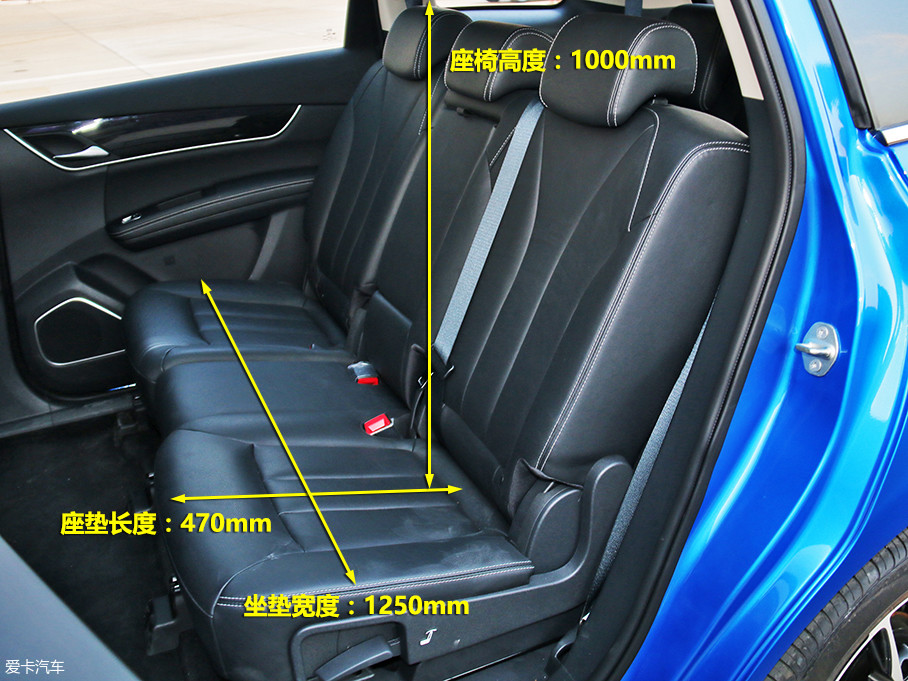 宋max使用了2 3 2的经典七座布局,并且第二排座椅的规格与传统轿车