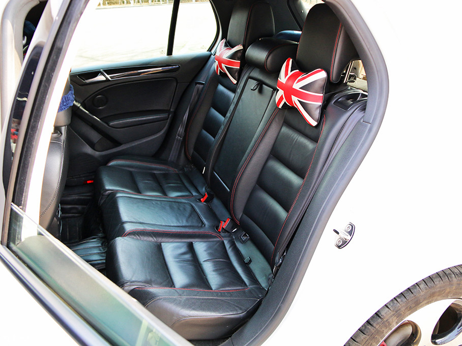 所以高尔夫较小的后排空间丝毫不会影响他的体验.