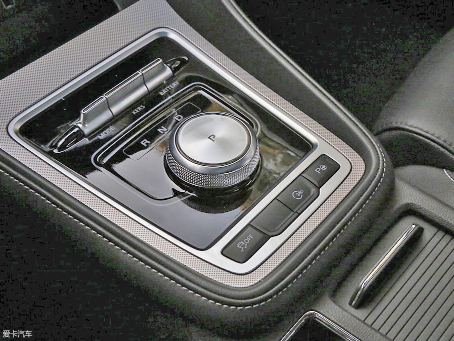 爱卡首页  图库档  资讯画册  > 静态体验名爵6插电混