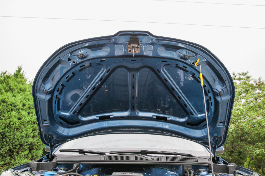 柯米克的发动机舱盖未安装有隔音棉,但经过实际测试发现,在高速行驶时