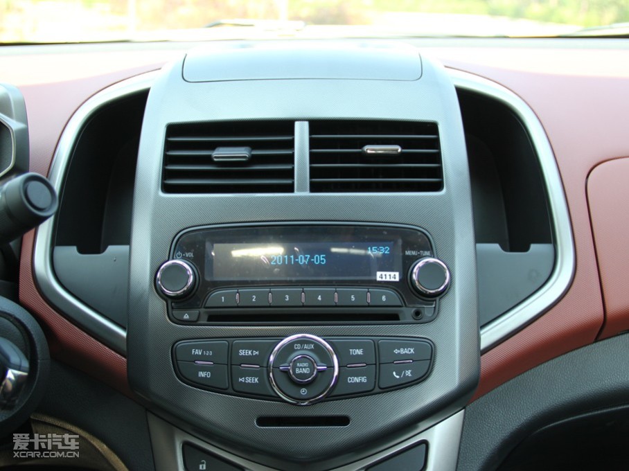 2011款爱唯欧三厢1.6 sx at