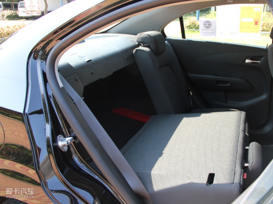 2011款爱唯欧三厢1.6 sx at