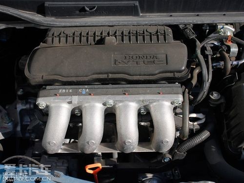 【飞度所使用的l15a7发动机可以视作一台改用反置式布局的d15发动机}