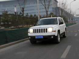Jeep���ɿͳ��ڲ���(1)�����м�ʻ����