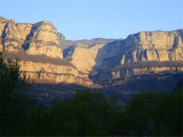 �����ͱ��ϵĹ�· ̫��ɽϿ�ȹұڴ���