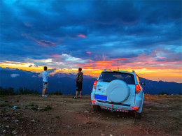 ׷���������͵Ĺ�â �������Լݻ�ɽ·