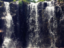 �ж�����Ȼ������ ������ʯ����Ȫ���