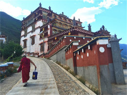 �·�һ�����˶� ���ս�ɽɢ���޾���â