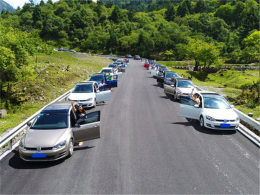 ��ʵ�桰��Ұ���١� �Լݶ���ɽ���Ⱥ�