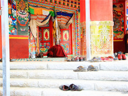 ����һֱ��·�� �������������λ�ɫ��