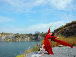 ��ʳ������ Ů��ɻ�ʦͬ2λ���۴�����