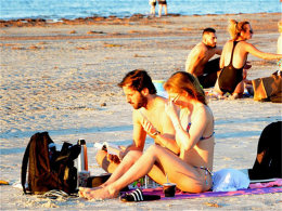 �Ĵ����ǹ�����  ����ɳ̲������Ůƪ