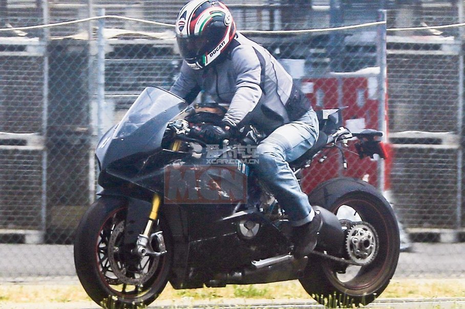 杜卡迪跑车;DUCATI;杜卡迪V4