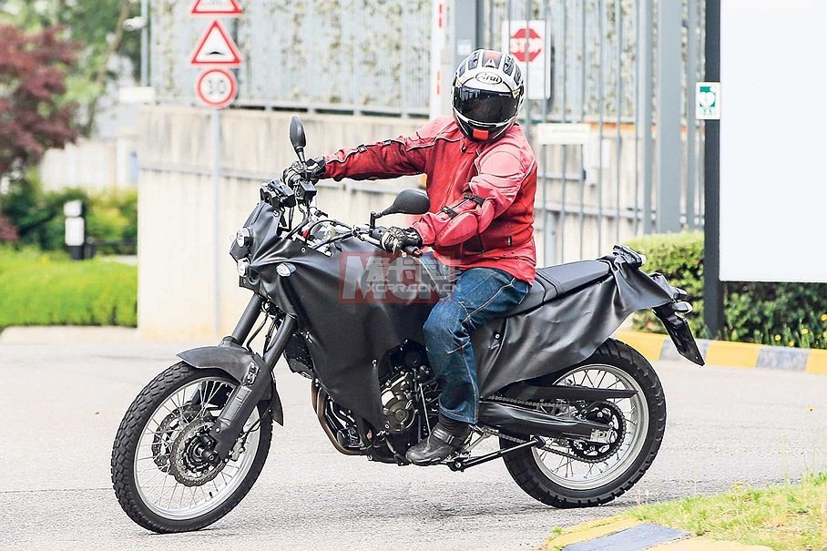 YAMAHA MT-07;YAMAHA T7