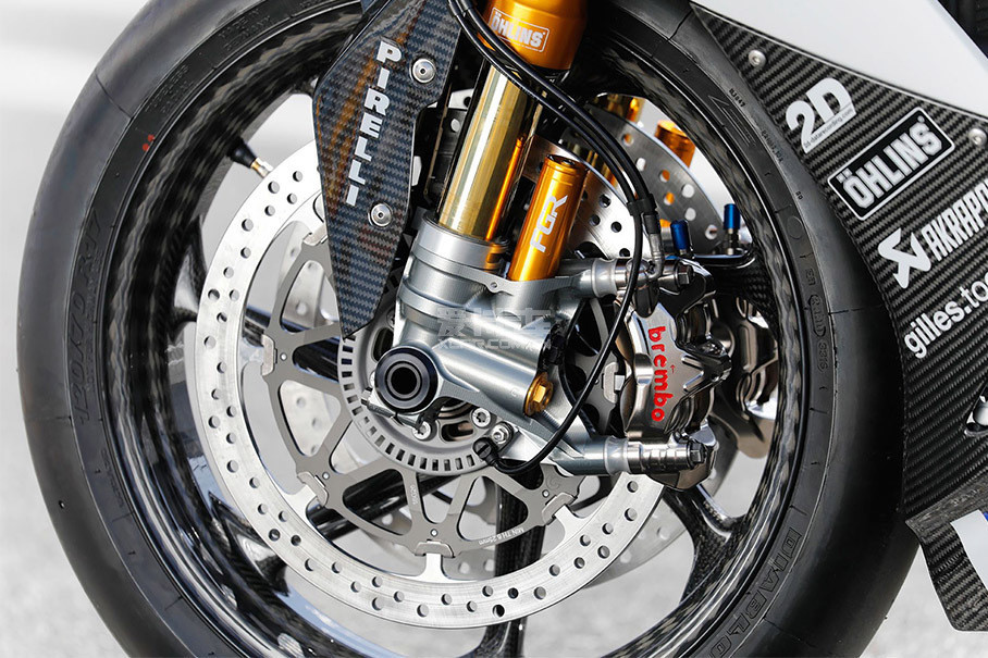 【图】宝马推出碳纤维后摇臂-爱卡汽车图片