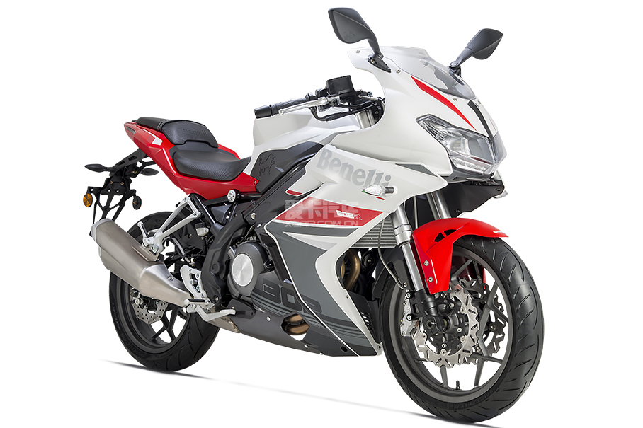 贝纳利飓风302r跑车上市售价298万元