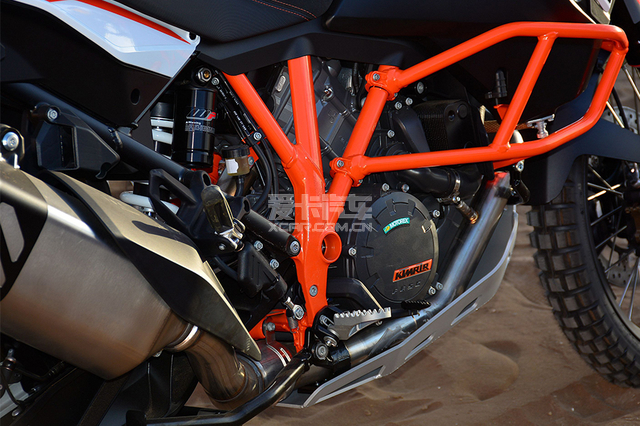 1290 r搭载了一台1301cc的75&deg;v型双缸水冷发动机,最大功率118kw