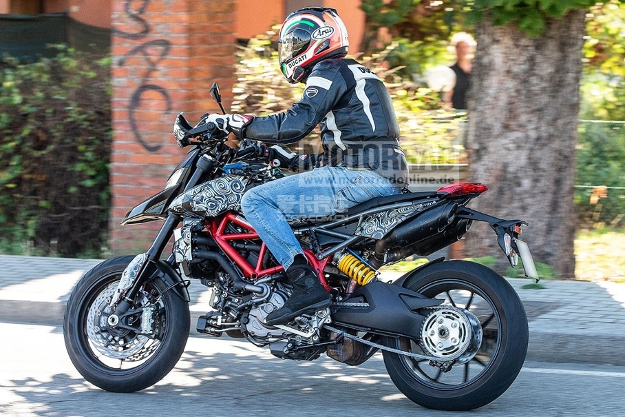 hypermotard 939諜照;杜卡迪hypermotard 939;ducati