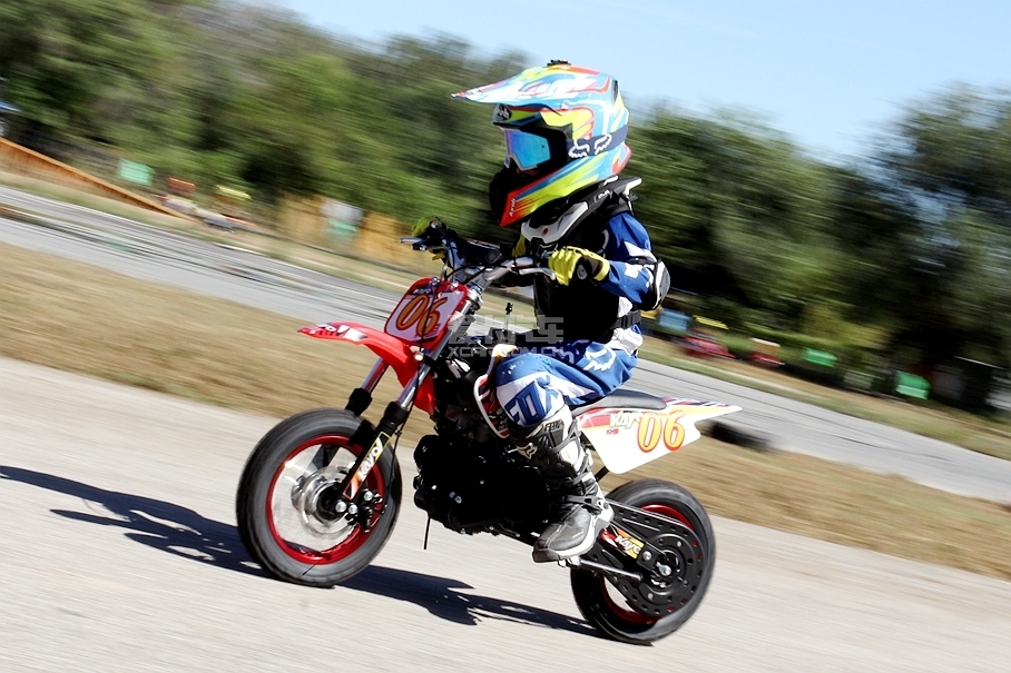 赛车宝杯儿童摩托车挑战赛完美闭幕