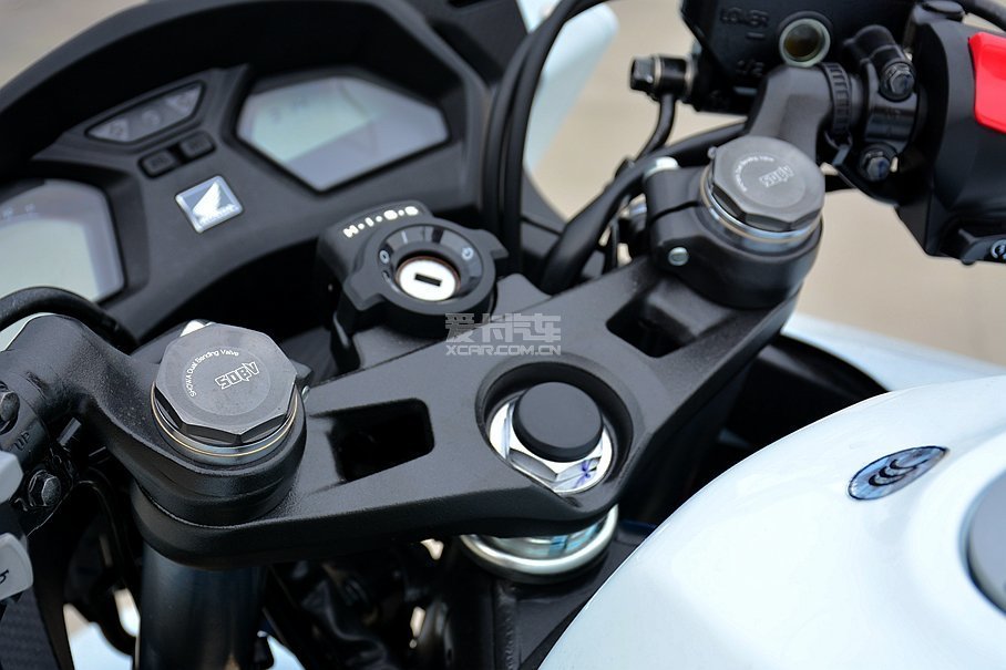 CBR650FʹCB650Fͬʽǰ棬ǰҲǾSDBVShowa Dual Bending Valve