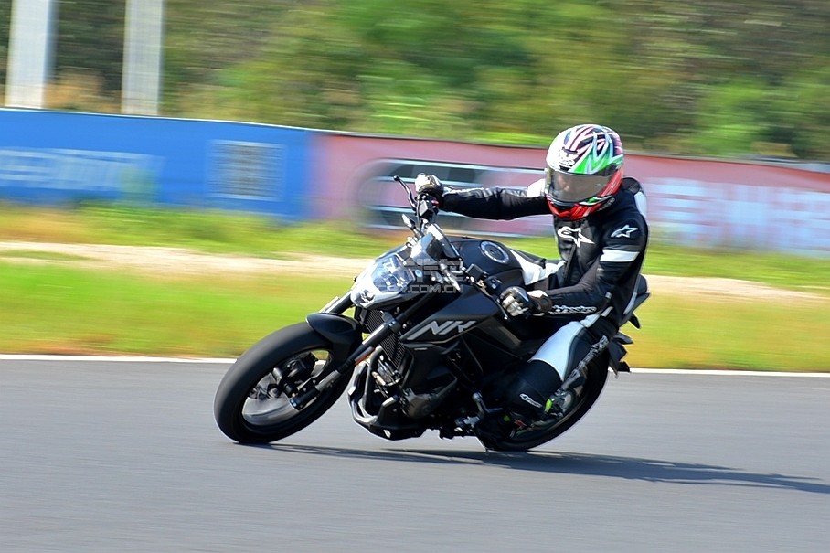 > 春风250nk 赛道试驾