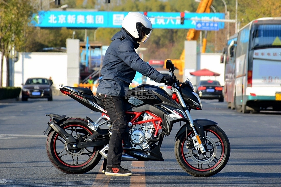 隆鑫无极300R