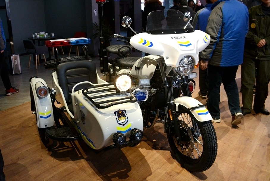 现场仅有警用版长江750装配绞盘,后期高配版量产车型将陆续开始安装.