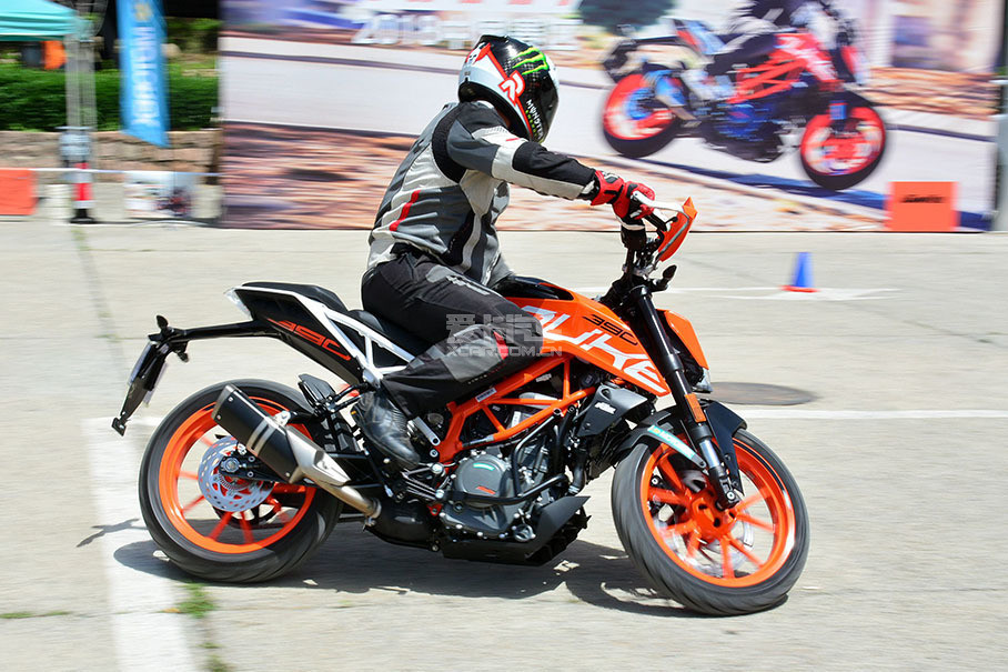 搶先試駕ktm390duke