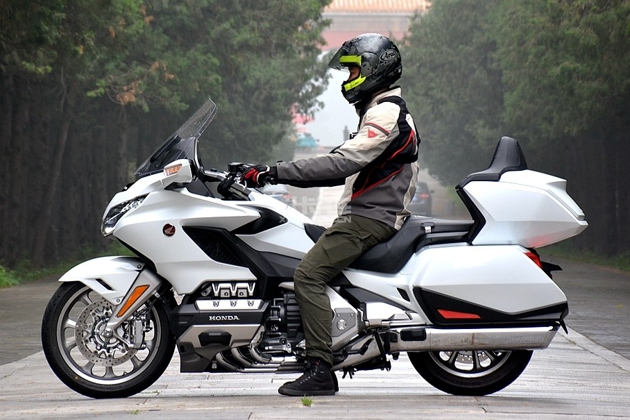 > 试驾2018全新本田金翼