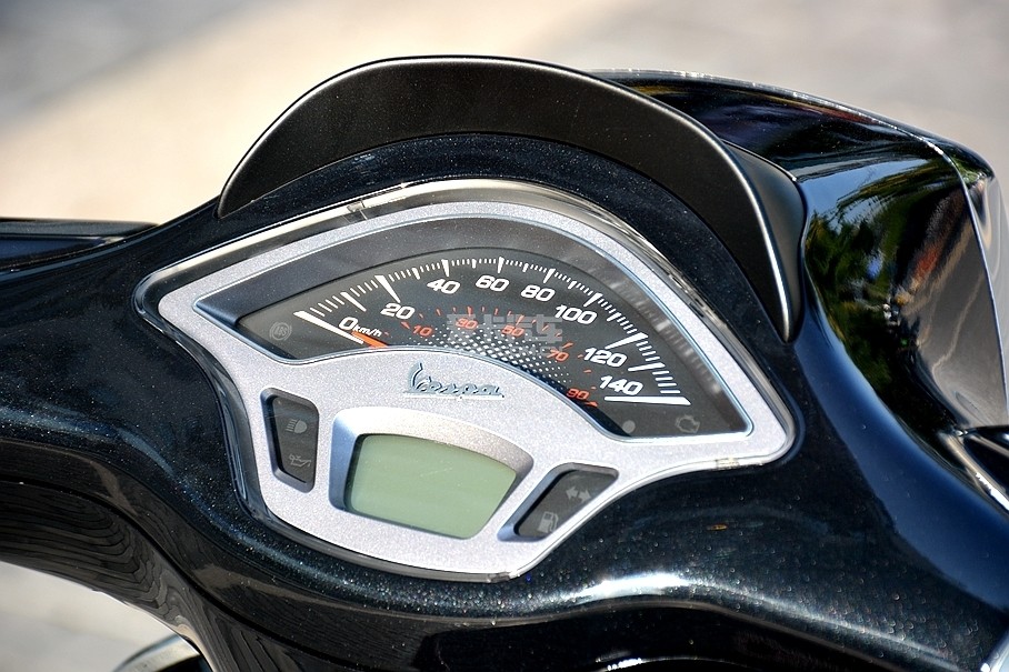 > vespa sprint碳纤版