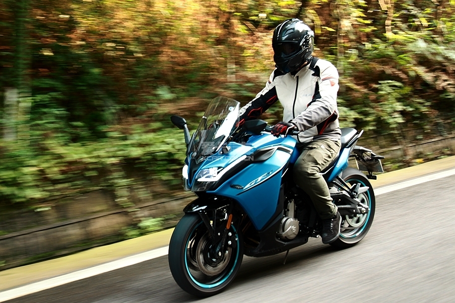 冲击市场空白试春风400gt运动旅行车