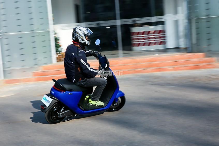 电瓶车如何过各种弯道 846_564_20200106163519724419623832360.jpg