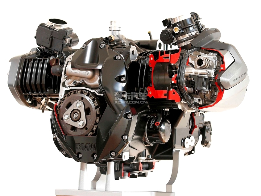 方面,r1250rt搭载了shiftcam可变凸轮轴系统的1254cc拳击手发动机