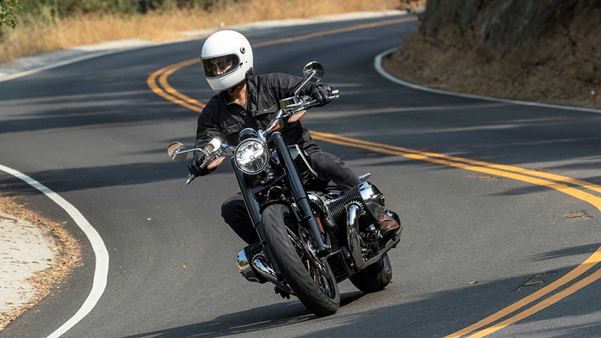 宝马;摩托;r18;拳击手发动机;试驾;编译