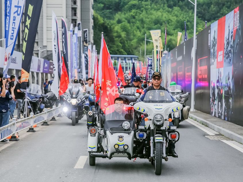 黄山边三英雄会