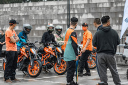 KTM����Ħ�б����꿪ҵ ��רҵ����Ħ��