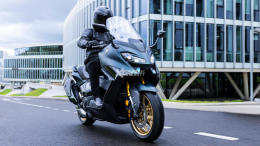 ���Ƽ������� �¿�������TMAX 560����