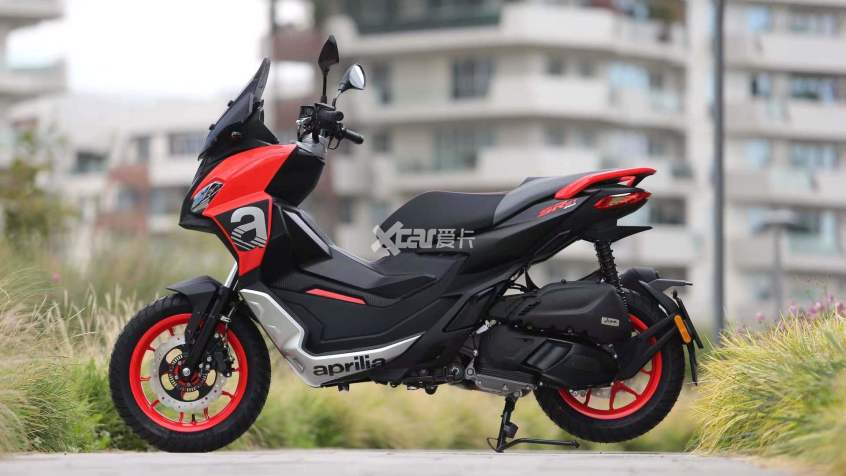 aprilia SR GT200