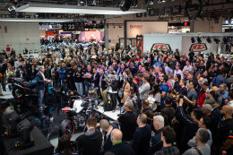 �����½EICMA����չ �綯+���ܻ�ת��