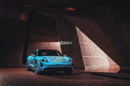 ��ʱ��Taycan Turbo S���Ҷ��ư�����