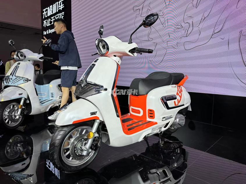 北京摩展;无极机车;复古踏板;SR150C;水冷踏板