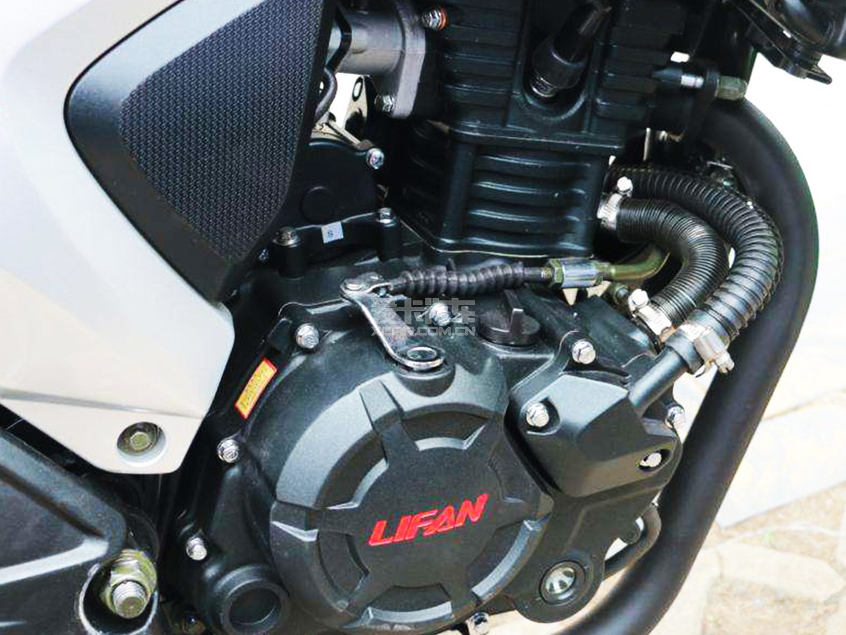 力帆kps150搭载一台nbs水冷发动机,实际排量150cc,最大功率10.5kw(14.