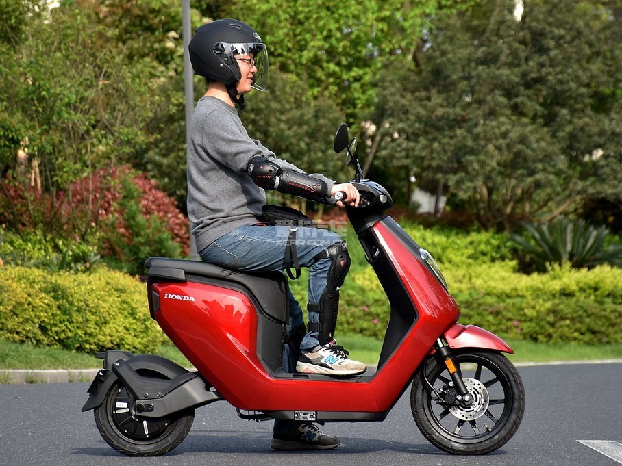 > 试驾本田v-go电动摩托