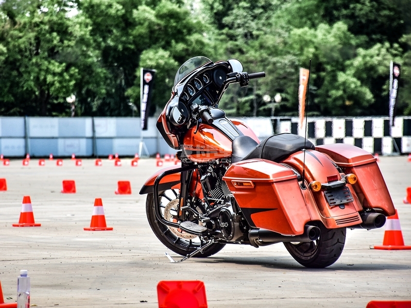 哈雷戴维森;Street Glide Special 大道滑翔 定制版