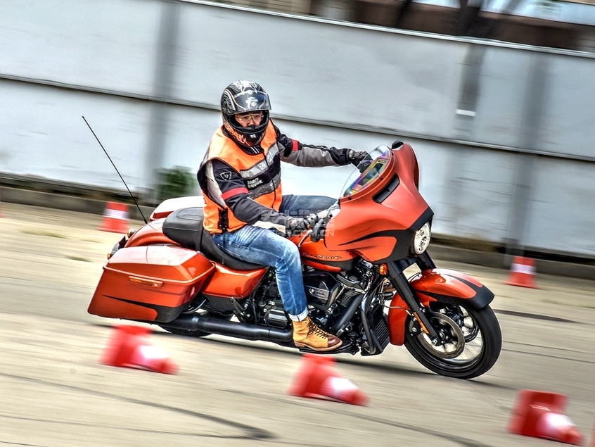 哈雷戴维森;Street Glide Special 大道滑翔 定制版